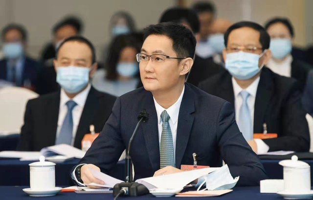 马化腾全国两会资料照片